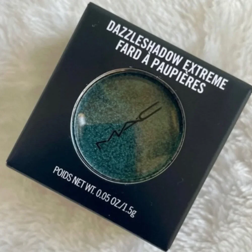 MAC 5 piece set! 2 eyeshadows + brows + clutch Limited Edition NEW holiday gift